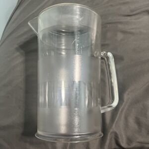 Cambro PC64CW 64 oz Capacity, Camwear Clear Polycarbonate Covered Pitcher‎